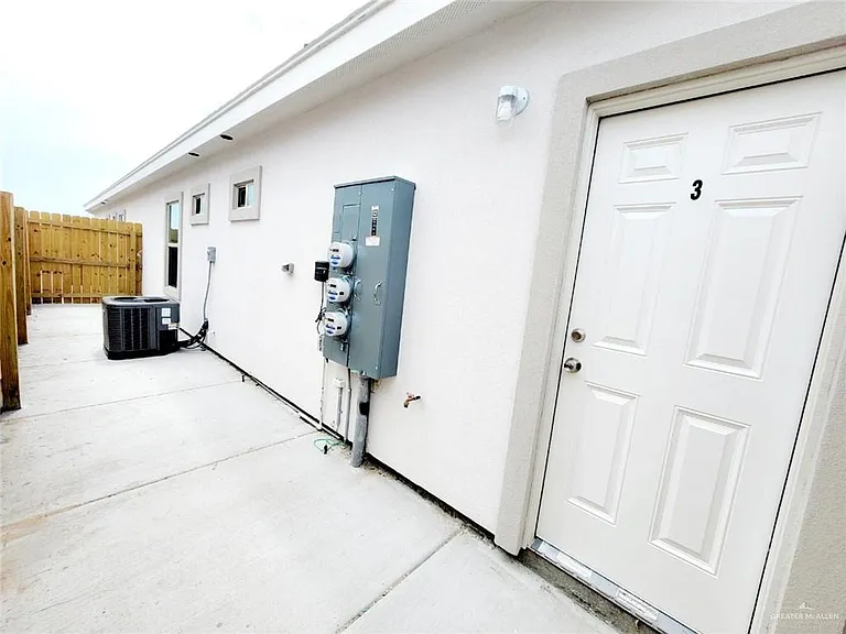 5805 Swallow Ave #3 — Photo 4