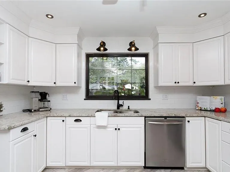 256 Castle Dr — Photo 10