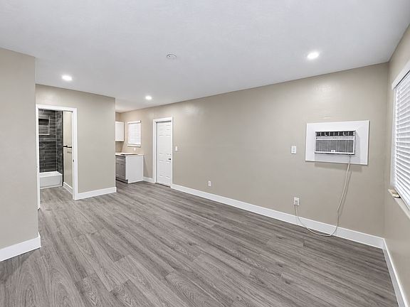 2377 NW 35th St Rear Studio - 03