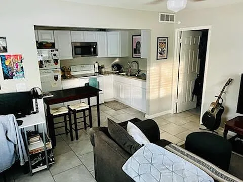 1 bed, 550 sqft, $1,100 — Photo 3