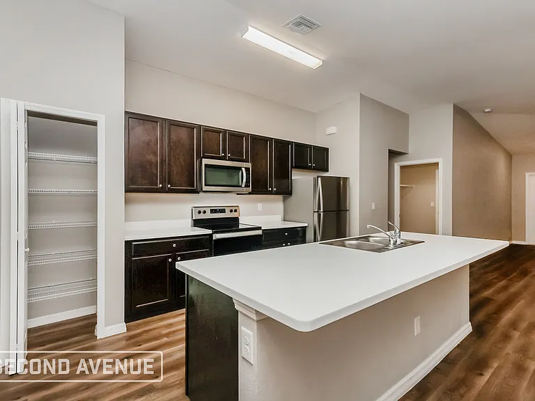 736 Barcia St E — Photo 8