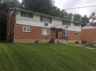 1502 Parr Lake Dr, Newburgh, NY 12550