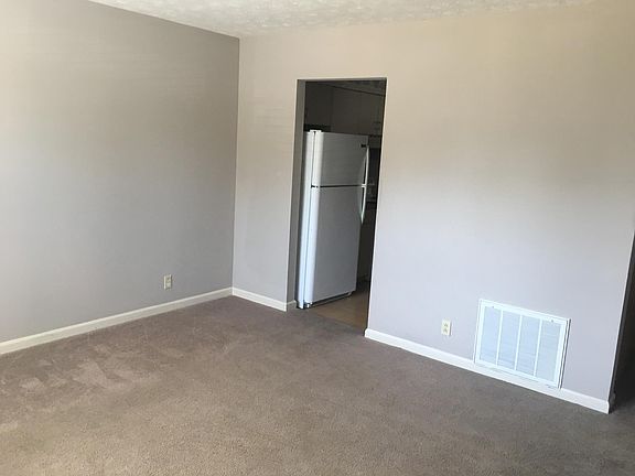 3rd image of 301 Northampton Ct