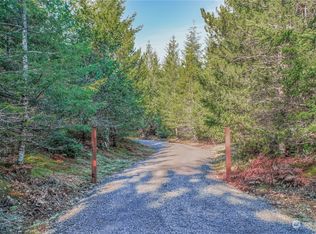 16 N Evening Star Ln, Hoodsport, WA 98548
