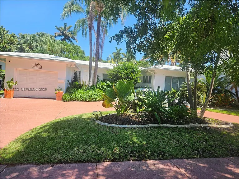 1070 N Shore Dr — Photo 1
