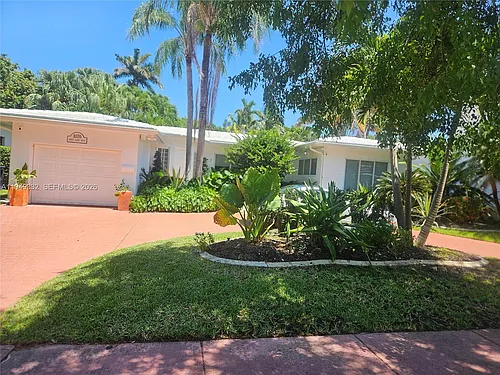 1070 N Shore Dr Photo 1