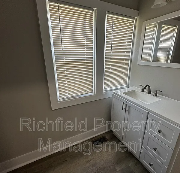 218 N Tacoma Ave — Photo 8