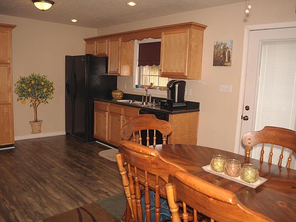 3rd image of 281 Meadowcrest Dr