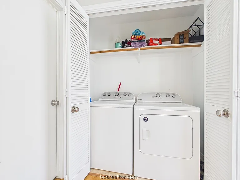 1006 Crested Point Dr — Photo 7