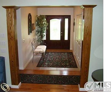 3 Foyer w Pillars LR.JPG