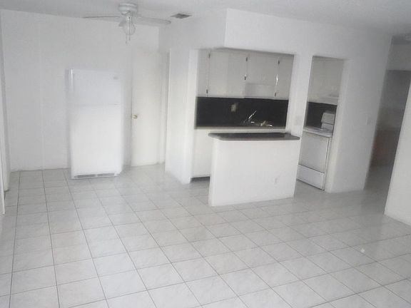 2nd image of 701 S 21st Ave APT 201