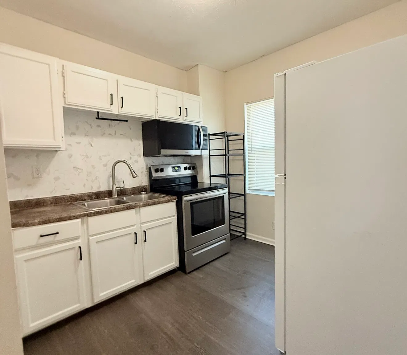 2 bed, 1002 sqft, $1,150 — Photo 2