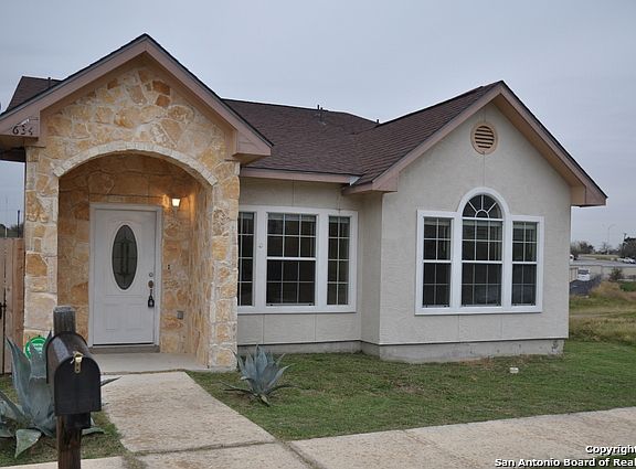 3rd image of 634 Meadow Arbor Ln