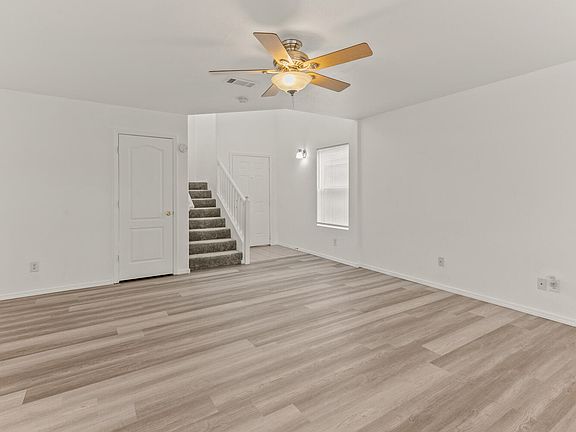 3rd image of 659 Vista Luna Ln SW