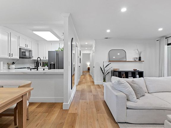 2nd image of 5688 Makati Cir APT B