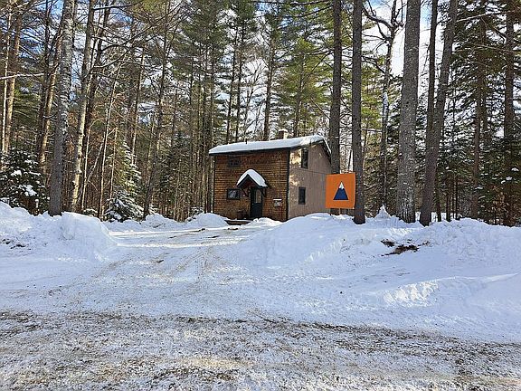 3rd image of 1012 Round House Rd