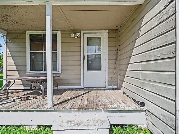 4th image of 1724 N Ave S