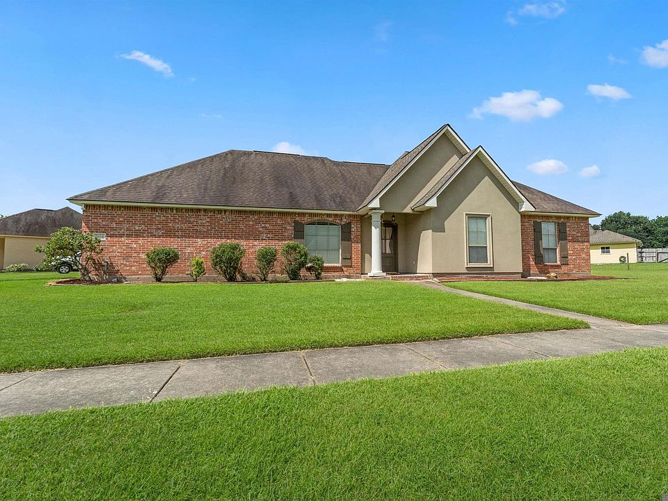 1st image of 2616 Woodbend Dr