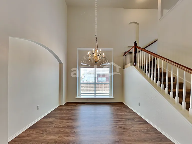 1311 Calvert Dr — Photo 6