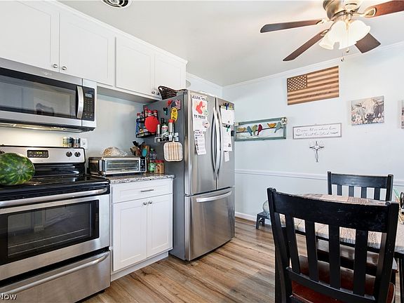 3rd image of 2212 Larchmont Dr