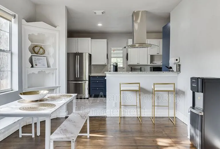 1031 W Gramercy Pl — Photo 4