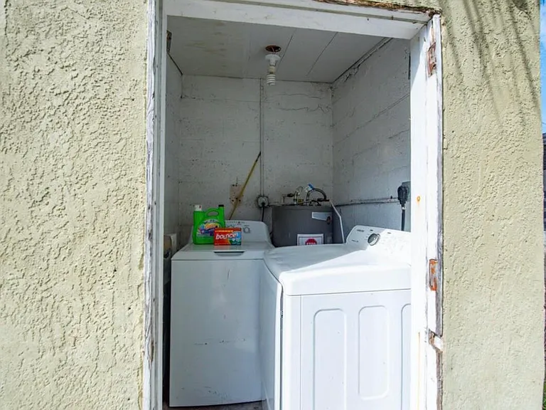 1704 Duncan St — Photo 14