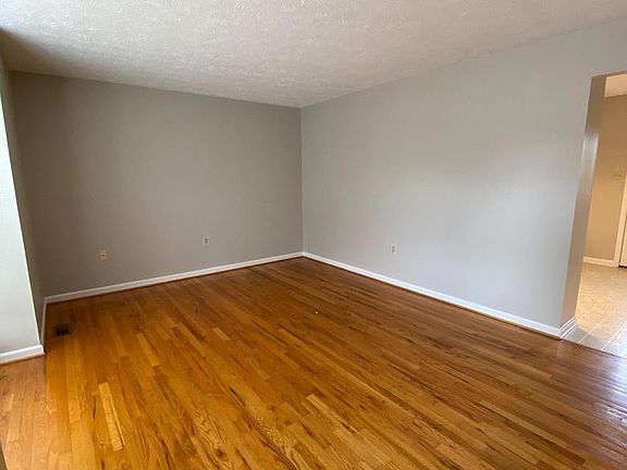 3rd image of 315 Stratford Dr