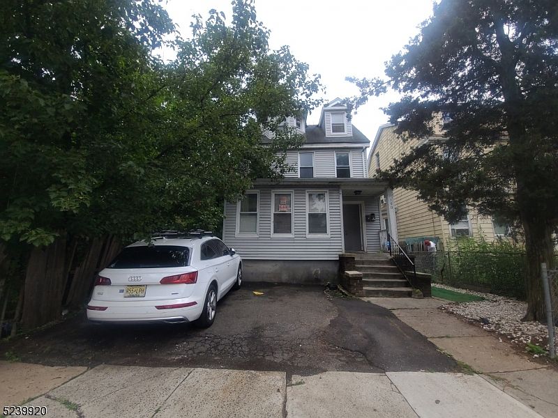 1st image of 190 N 16Th St