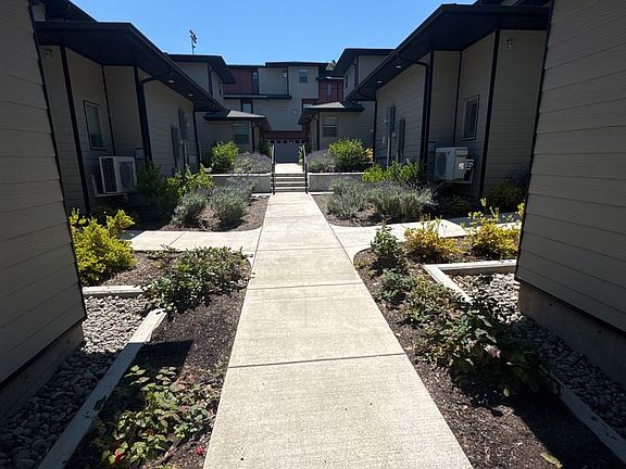4th image of 43 S Mountain Ave