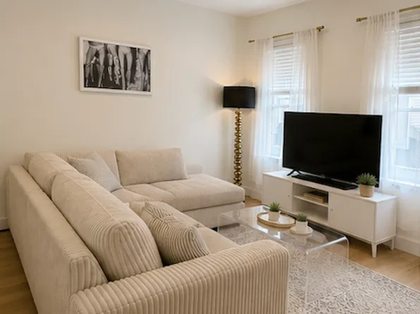63 Middle St APT 1, Boston, MA 02127