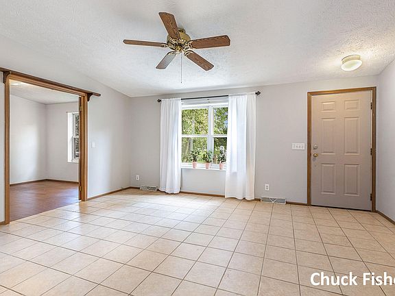5th image of 7922 Lake Creek Dr