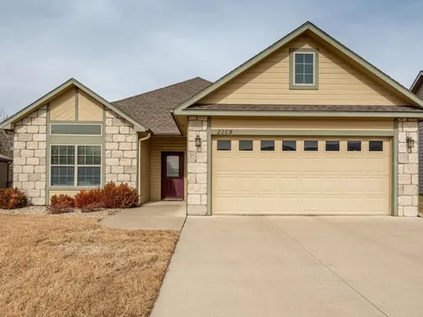 2209 Buckner Dr, Manhattan, KS 66503
