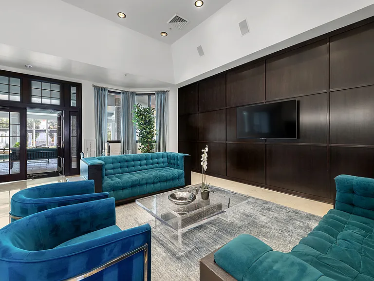Regency Place — Photo 9