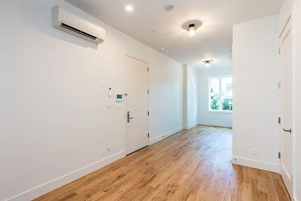 Rented by Nooklyn NYC LLC | media 52