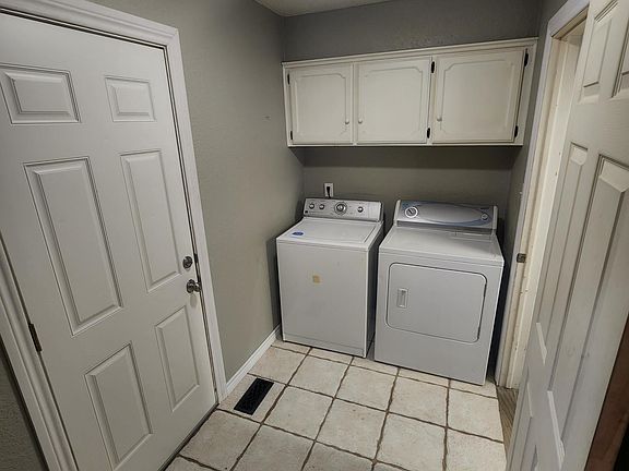 5th image of 427 Leaning Elm Dr