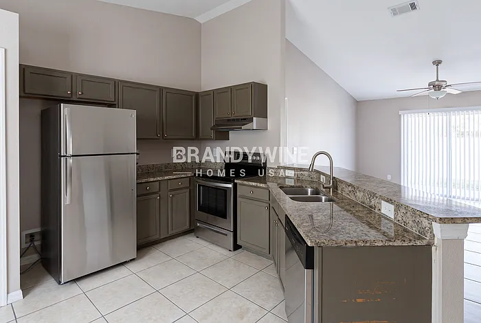 424 S Candler Ave — Photo 6