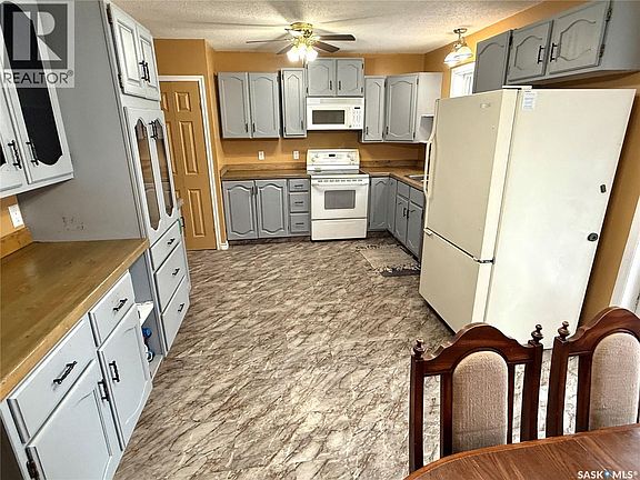5th image of 2472 Ross Cres