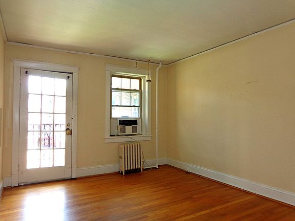 3rd image of 1001 Gates Ave APT 8b