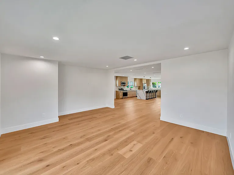 23635 Marylee St — Photo 4