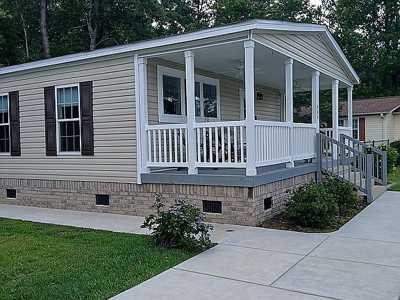 3rd image of 944 Palmer Dr