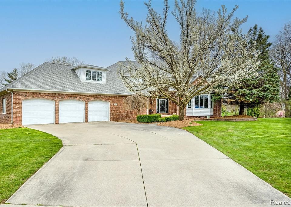 627 Lomasney Ln, Marysville, MI 48040 Zillow
