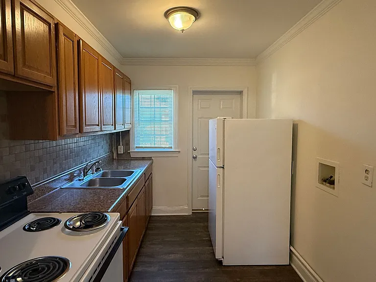 2203 Highland St — Photo 7