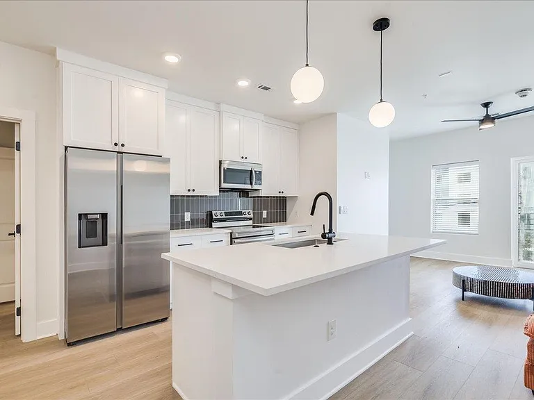 3000 Duval St #102 — Photo 2