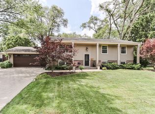 12 Prospect Rd, Lake Zurich, IL 60047