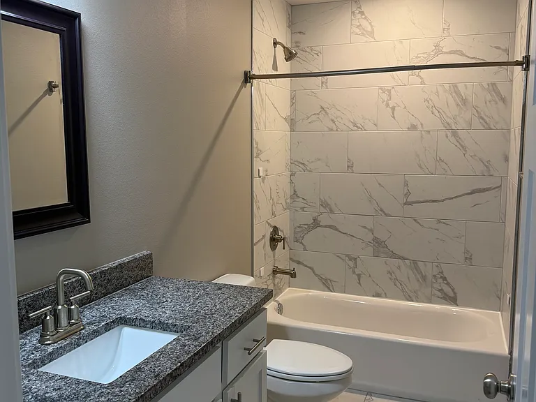 709 E Penzance Cir — Photo 3