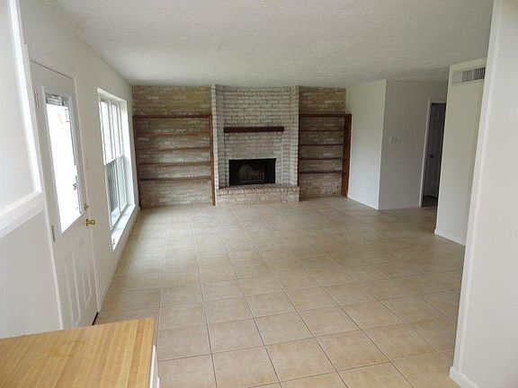 4th image of 5240 Courtney Ln