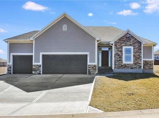 804 Wright St, Pleasant Hill, MO 64080