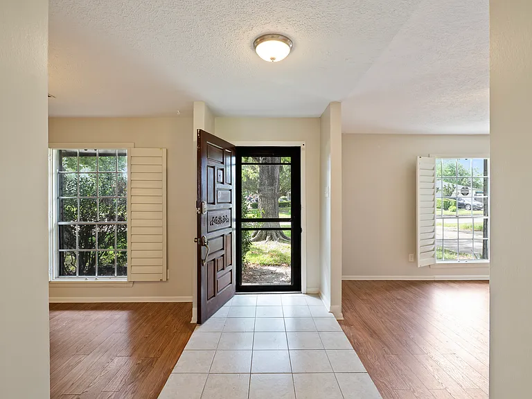 719 Reseda Dr — Photo 4