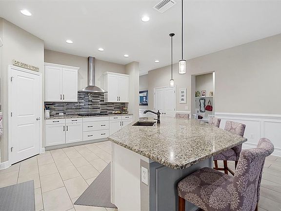 5th image of 14987 Renaissance Ave