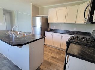 466 Montana St #466, Belleville, MI 48111